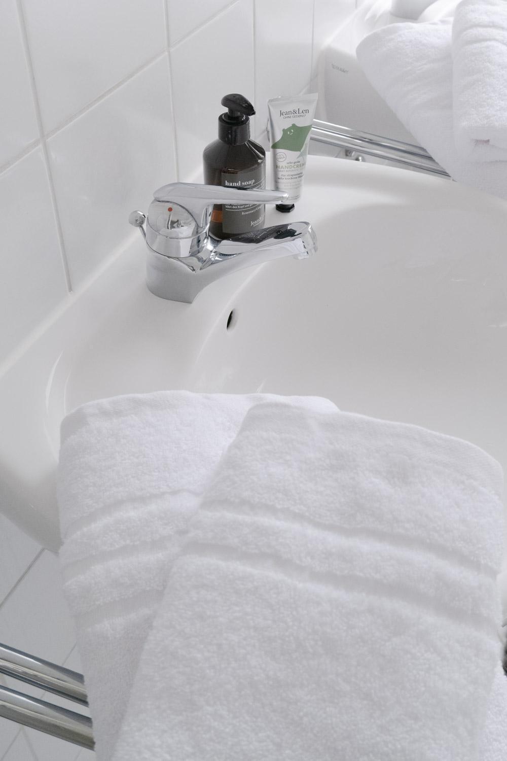 Bella Casa - Business&Family - 2 Zimmer Direkt Neben Schloss, Parkplatz, Smarttv, Netflix, Waschmaschine, 24H Checkin, 71Qm, Kingsizebett, Hotelbettwaesche Ludwigsburg Luaran gambar
