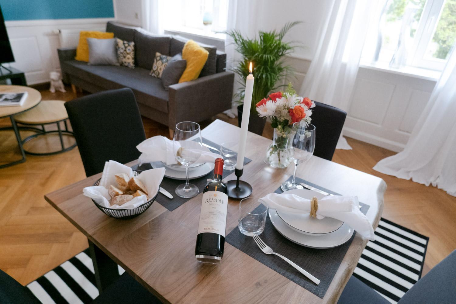 Bella Casa - Business&Family - 2 Zimmer Direkt Neben Schloss, Parkplatz, Smarttv, Netflix, Waschmaschine, 24H Checkin, 71Qm, Kingsizebett, Hotelbettwaesche Ludwigsburg Luaran gambar