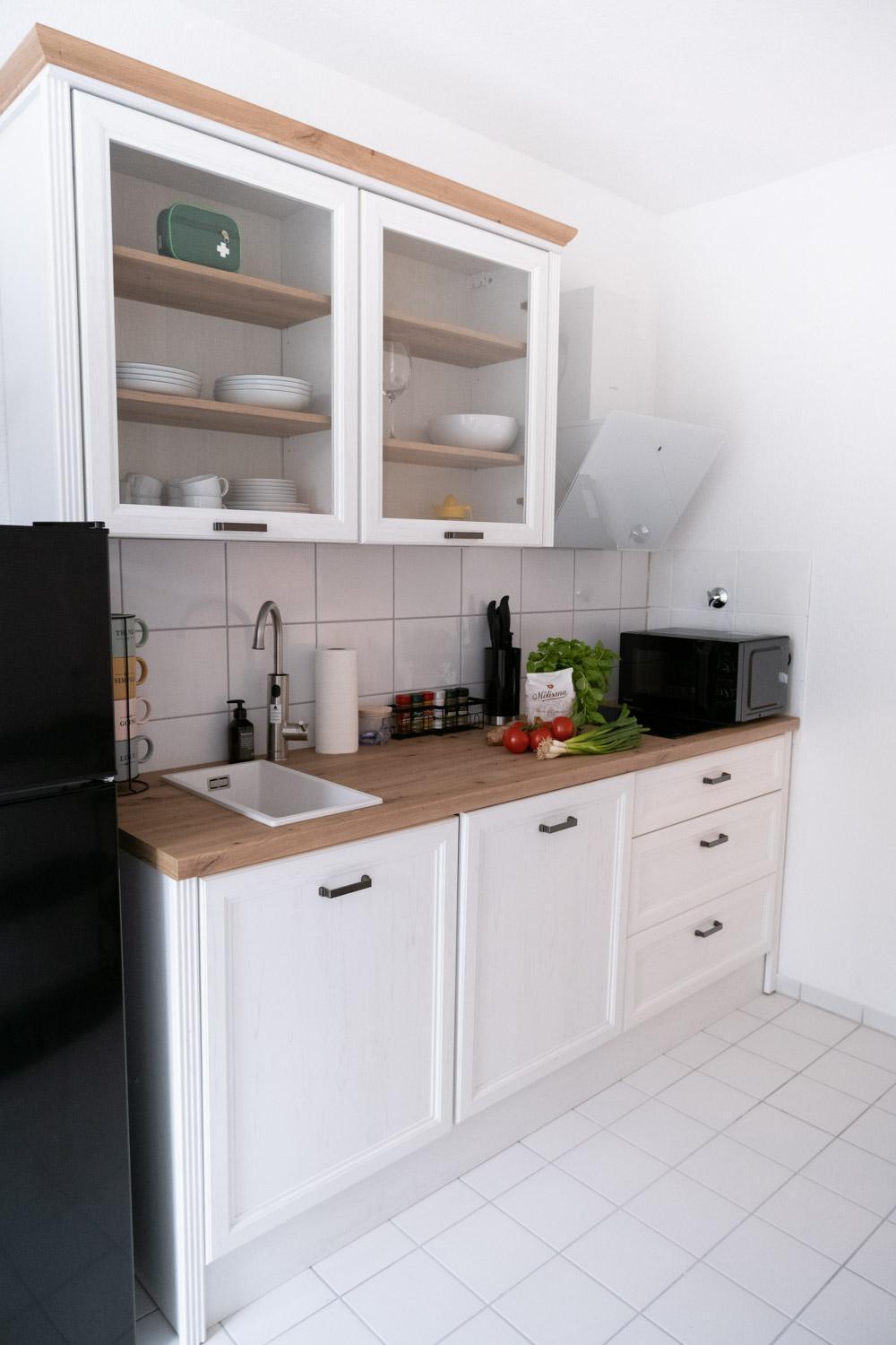 Bella Casa - Business&Family - 2 Zimmer Direkt Neben Schloss, Parkplatz, Smarttv, Netflix, Waschmaschine, 24H Checkin, 71Qm, Kingsizebett, Hotelbettwaesche Ludwigsburg Luaran gambar